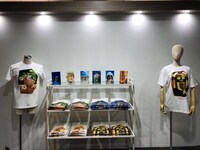 「村松誠 犬猫イラスト展」の様子。