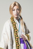 陳内将扮するスウォン。