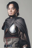 寿里扮するハザラ。