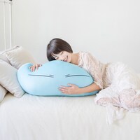 「転生したらスライムだった件 ハイパーメガぬいぐるみ リムル様」の使用イメージ。