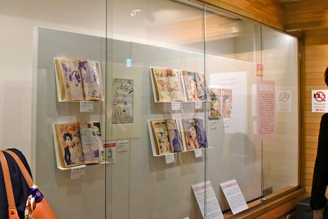 「なかよし創刊65周年記念原画展」の様子。