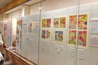 「なかよし創刊65周年記念原画展」の様子。