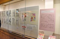 「なかよし創刊65周年記念原画展」の様子。