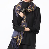 和泉一織をモチーフにしたアイテムの使用イメージ。