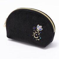 和泉一織モデルのポーチ。