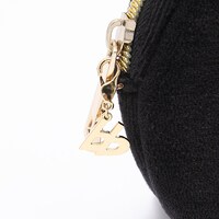 和泉一織モデルのポーチ。