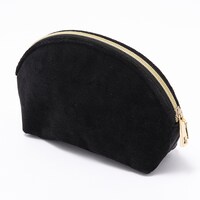 和泉三月モデルのポーチ。