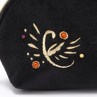 和泉三月モデルのポーチ。