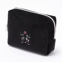 百モデルのポーチ。