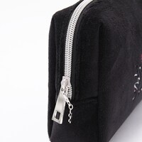 百モデルのポーチ。