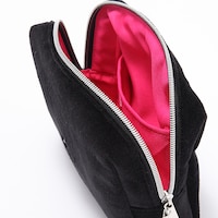 百モデルのポーチ。