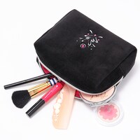 百モデルのポーチ。