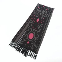 百モデルのストール。