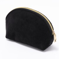 六弥ナギモデルのポーチ。