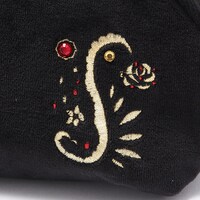 七瀬陸モデルのポーチ。