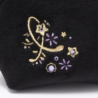 逢坂壮五モデルのポーチ。