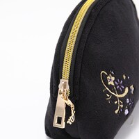 逢坂壮五モデルのポーチ。