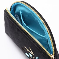 四葉環モデルのポーチ。