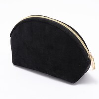 二階堂大和モデルのポーチ。