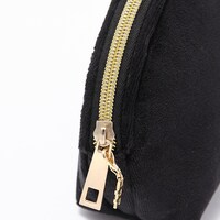 二階堂大和モデルのポーチ。