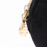 二階堂大和モデルのポーチ。