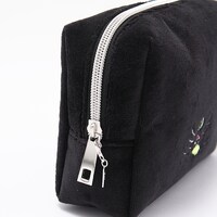 千モデルのポーチ。