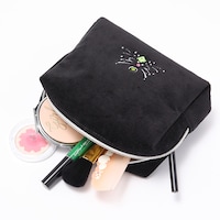 千モデルのポーチ。