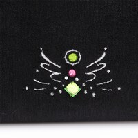 千モデルのポーチ。