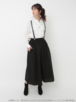 「中島敦イメージ リボンベルト付きブラウス」を着用した様子。