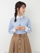 「太宰治イメージ クレリックシャツ」を着用した様子。