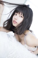 ぺろりん先生こと鹿目凛のグラビア。