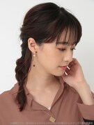 「中原中也イメージ ツイストイヤリング」を着用した様子。