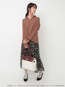 「中原中也イメージ スキッパーブラウス」を着用した様子。