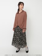 「中原中也イメージ スキッパーブラウス」を着用した様子。