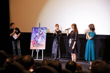 左から司会のアニメライター・小林治、七瀬彩夏、戸松遥、大地葉。