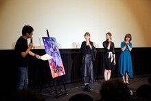 左から司会のアニメライター・小林治、七瀬彩夏、戸松遥、大地葉。
