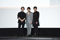 TVアニメ「警視庁 特務部 特殊凶悪犯対策室 第七課 -トクナナ-」先行上映会にて。左から鈴木達央、下野紘、津田健次郎。