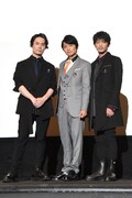 TVアニメ「警視庁 特務部 特殊凶悪犯対策室 第七課 -トクナナ-」先行上映会にて。左から鈴木達央、下野紘、津田健次郎。