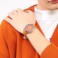 烏野高校モデルの腕時計使用イメージ。