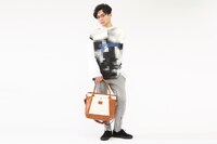 青葉城西高校モデルのバッグの使用イメージ。