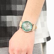 青葉城西高校モデルの腕時計の使用イメージ。