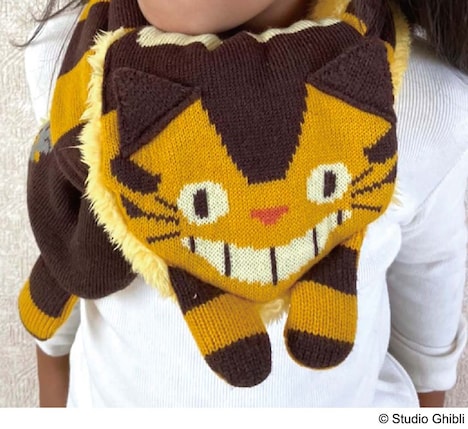 「となりのトトロ ネコバスマフラー」着用イメージ