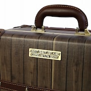 「麦わらストア限定キャリーケース WOOD PATERN ver.」金属プレート