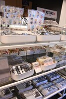 物販コーナーの「BEASTARS」グッズ。