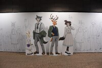 アニメ「BEASTARS」の等身大パネル。
