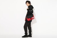 「切島鋭児郎 モデル ショルダーバッグ」着用イメージ