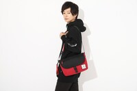 「切島鋭児郎 モデル ショルダーバッグ」着用イメージ