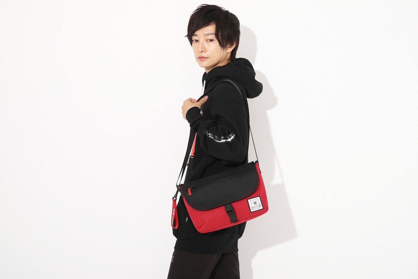 「切島鋭児郎 モデル ショルダーバッグ」着用イメージ