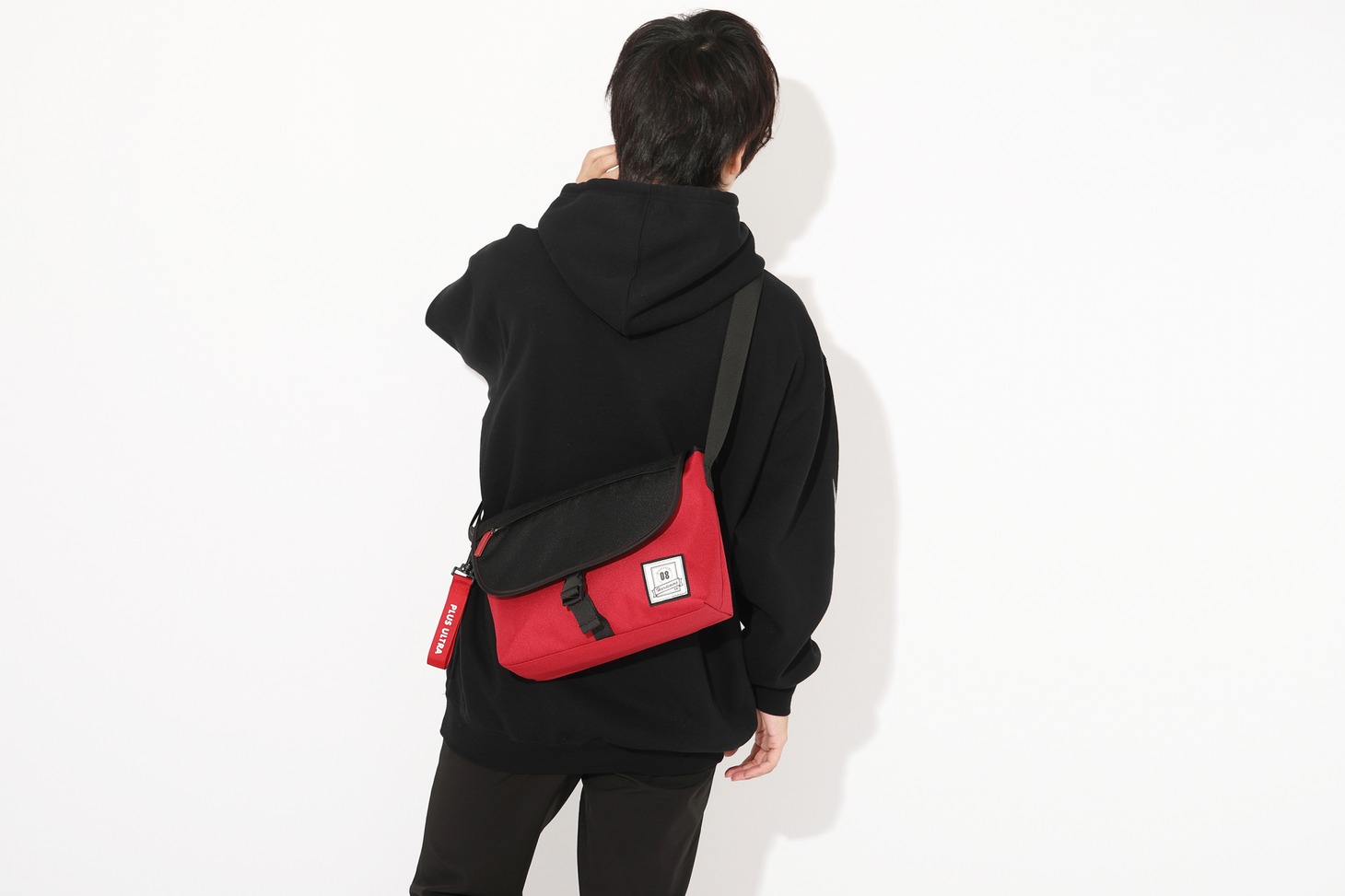 「切島鋭児郎 モデル ショルダーバッグ」着用イメージ