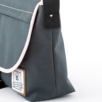 「麗日お茶子 モデル ショルダーバッグ」